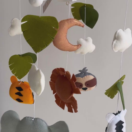 Movil para bebés animales de la selva